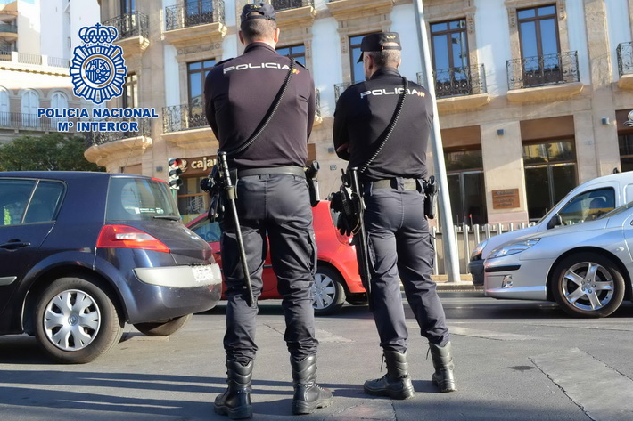 La Policía Nacional detiene a un individuo como presunto autor del tirón de un teléfono móvil a una mujer